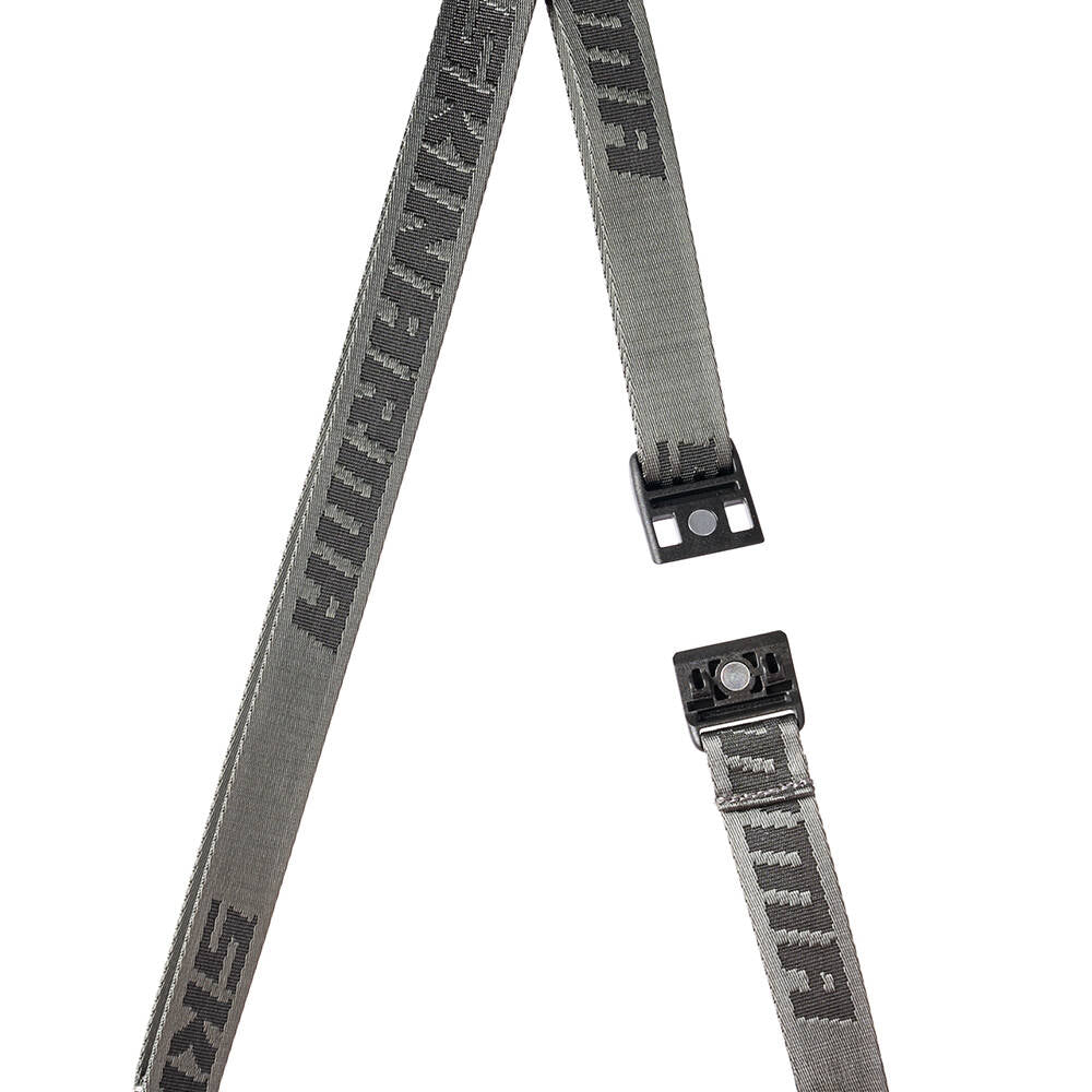 Skinarma Crossbody Fardel Çapraz Vücut Çantası Skinarma Crossbody Fardel Çapraz Vücut Çantası